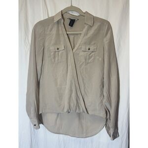 White House Black Market Champagne Silk Button Down women‎ blouse Size 4 P36